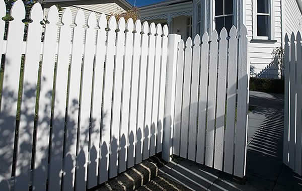 Professional Fence Pressure Washing Services Florida